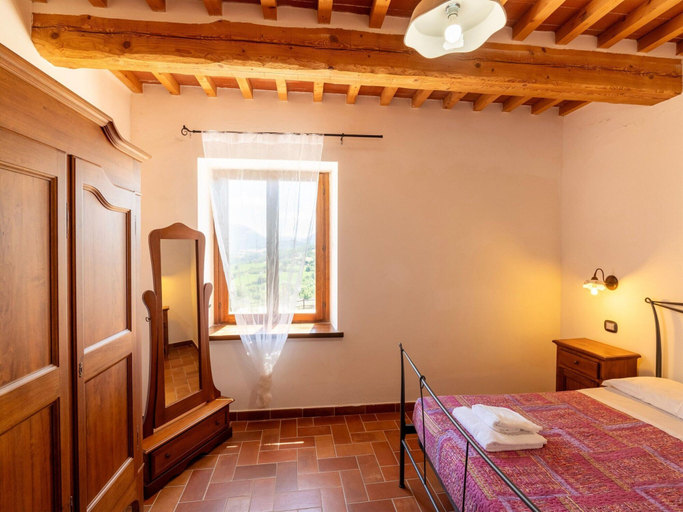 Room 2, Country House in Cagli with Pool and Views, Pesaro E Urbino
