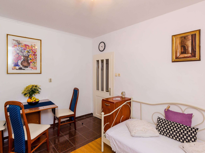 Room 5, Budget Old Town - One-bedroom Apartment - Ispod Mira 3 Street, Dubrovnik