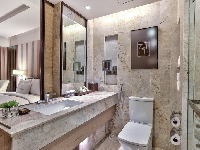 Bathroom 16