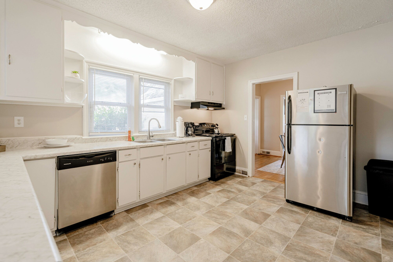 Others 4, Columbia Duet - 2 Units, Lexington