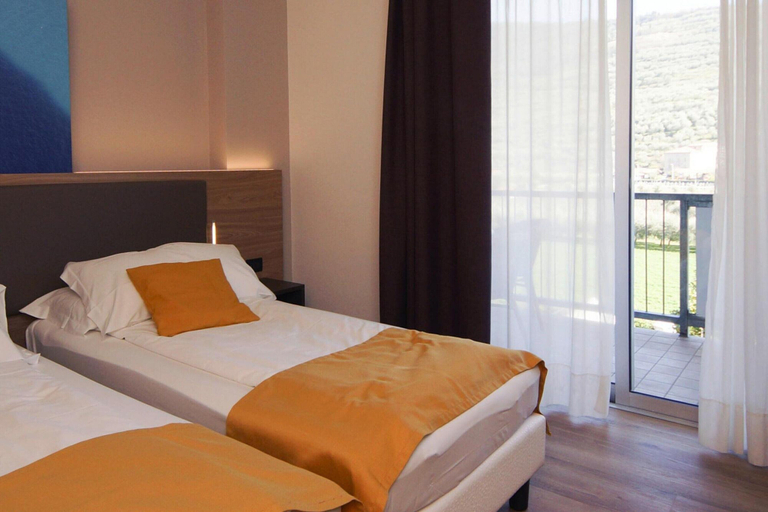 Room 4, Apartment in Riva del Garda, Trento