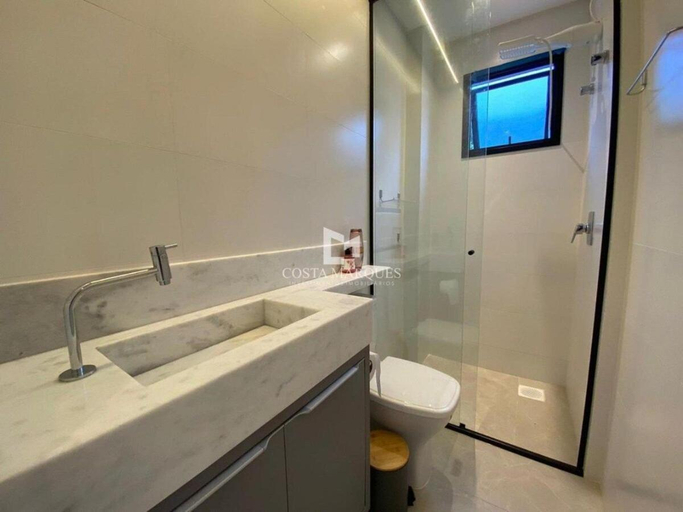 Others 3, Apartamento sobre a avenida principal com vista mar, Bombinhas