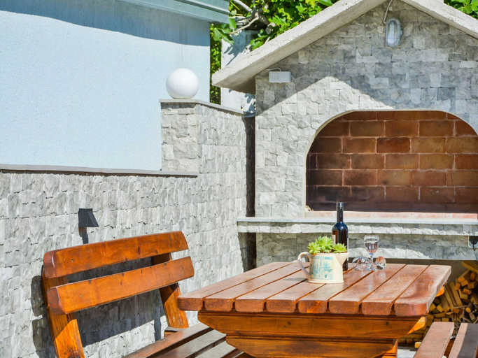 Dining 4, Holiday Home in Senj With Pool Near Beach, Senj