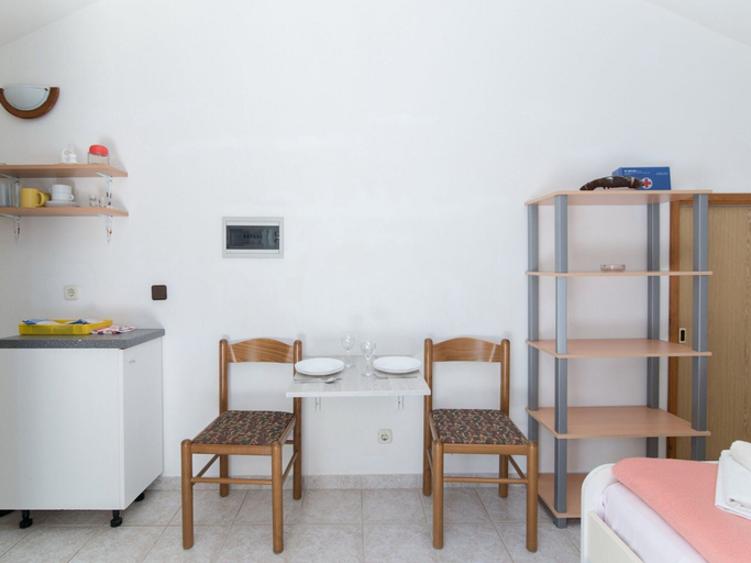Private kitchen 2, Apartments Pinija - Studio With Terrace -, Supetar
