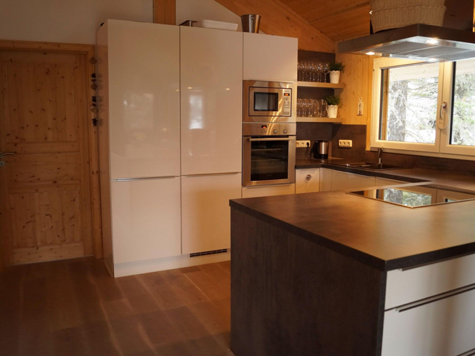 Others 5, Modern cottage with whirlpool, Murau