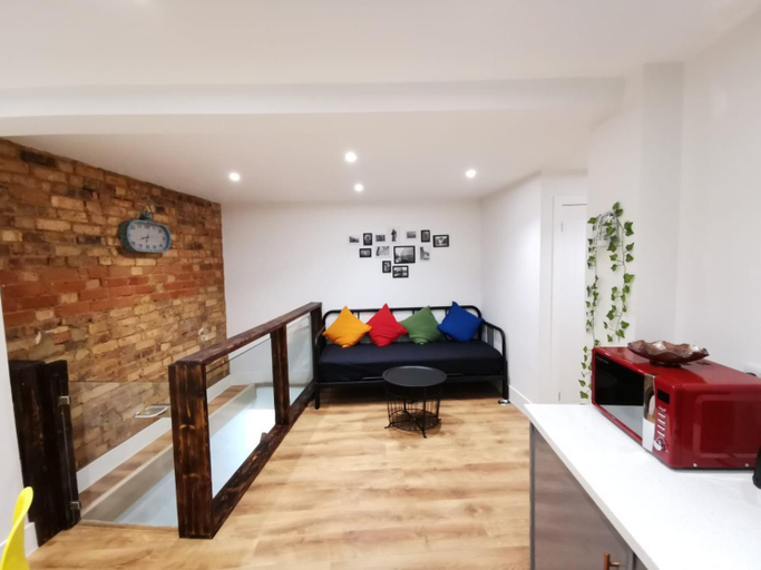 Others 5, 4 sleeps and travel cot- close to beach and restaurants, Bournemouth