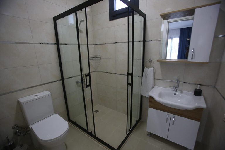 Bathroom 4, Talia Villalari, Fethiye