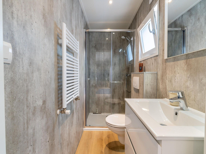 Bathroom, Lodge in Hattemerbroek near Veluwe Forest, Oldebroek