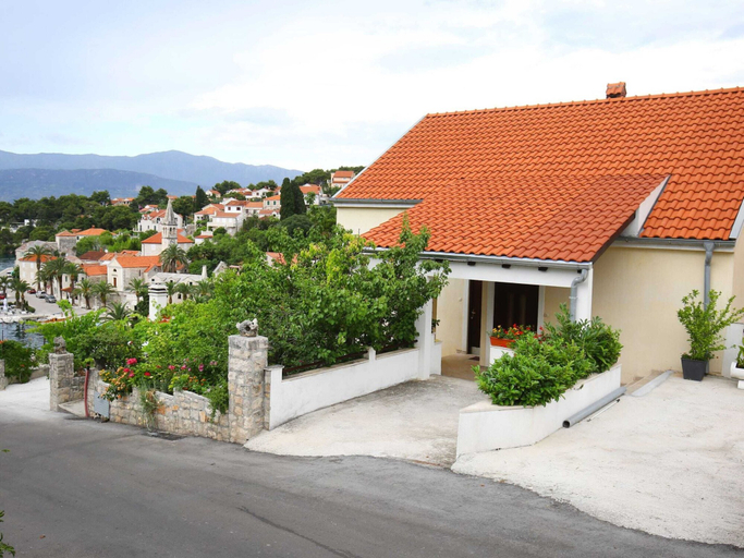 Exterior 3, Apartments Boro - Two Bedroom Apartment With Sea View, Supetar