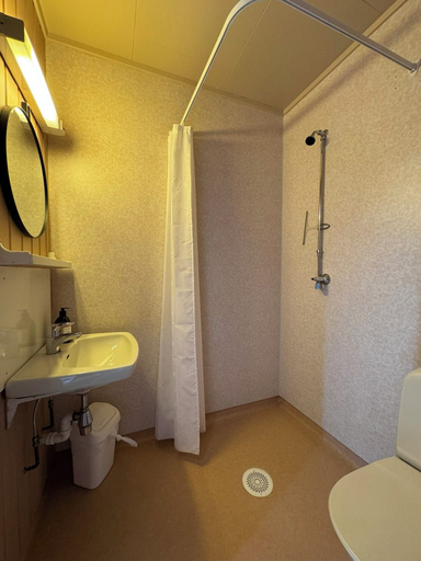 Bathroom 5, Skoghus, Lenvik