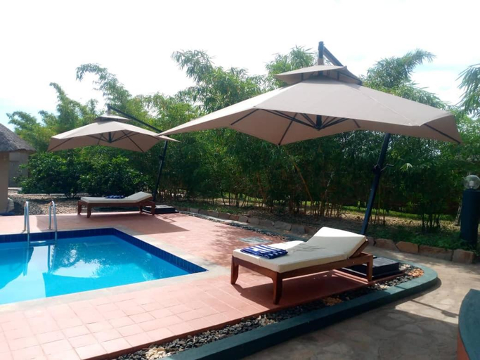Sport & Beauty 2, Tilenga Safari Lodge, Nwoya