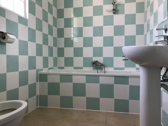 Bathroom 3, Villa in Les Forges with Golf & Pool Access, Deux-Sèvres