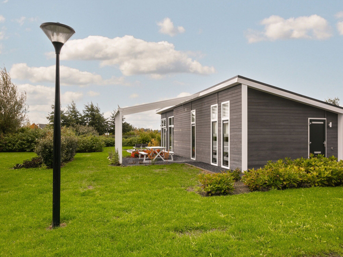 Exterior 3, House in Zeeland Near Oosterschelde, Kapelle