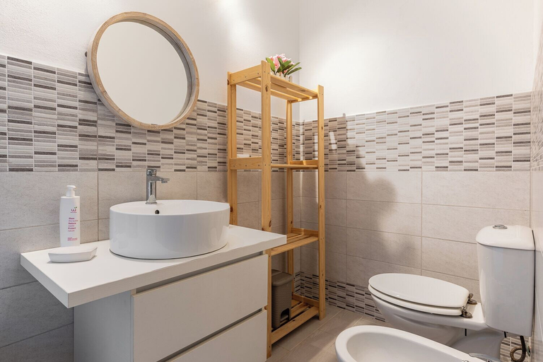 Bathroom 3, Villetta Emanuela, Syracuse