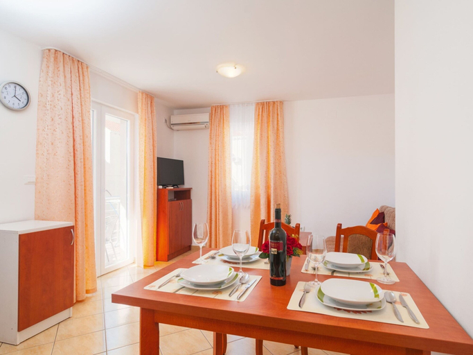 Dining 2, Apartments Island Beat - Two Bedroom Apartment With Balcony, Supetar