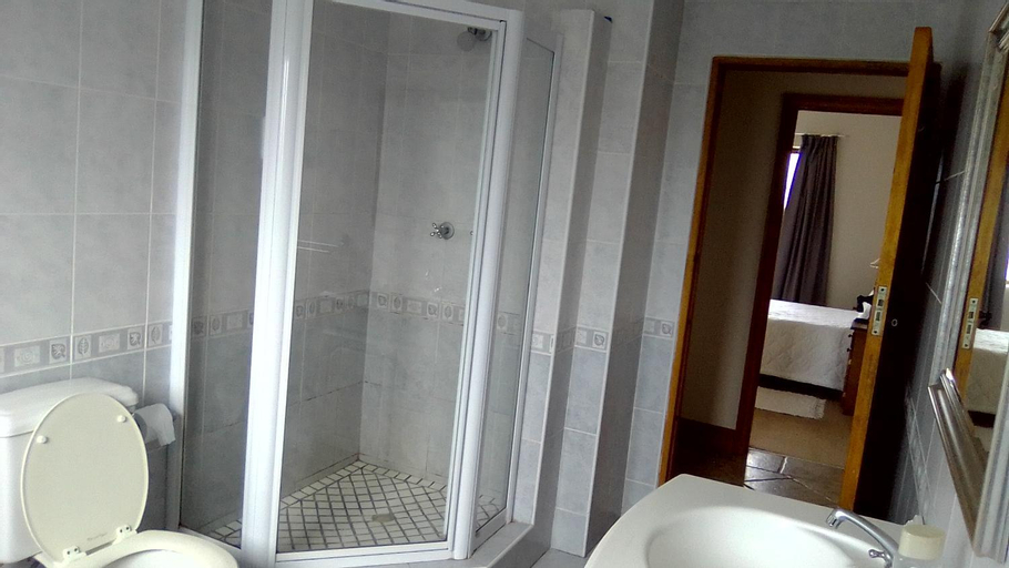 Bathroom 7