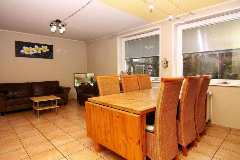 Dining 2, Spacious Holiday Home in Neukirchen, Nordfriesland