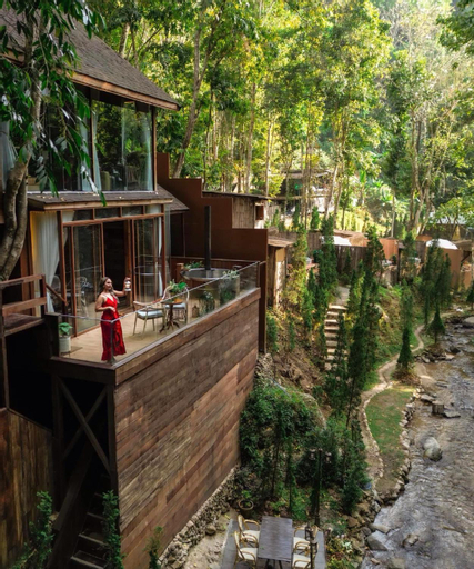 Exterior & Views 9