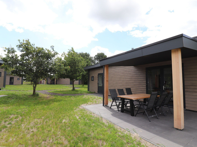 Property amenity, Spacious Chalet in a Rural Location Near Giethoorn, Weststellingwerf