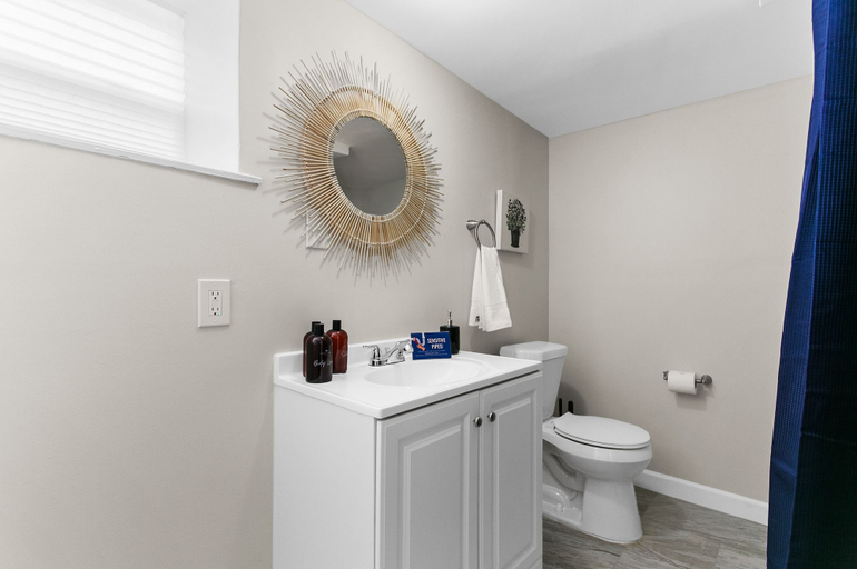 Bathroom 4, Modern in Magic City 2 Units, Jefferson