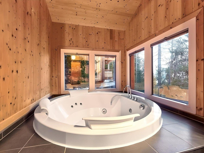 Bathroom 4, Lush chalet with indoor hot tub, Murau