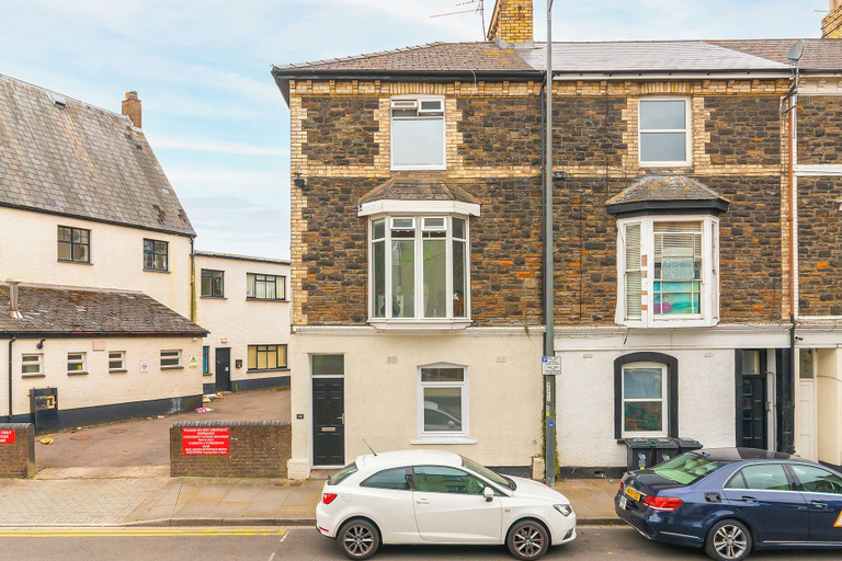 Exterior & Views, Crescent Apartments, Newport