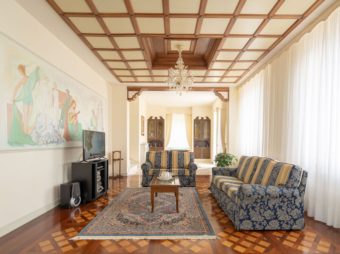 Living room 4, Splendid Villa in Macerata With Pool & Views, Macerata
