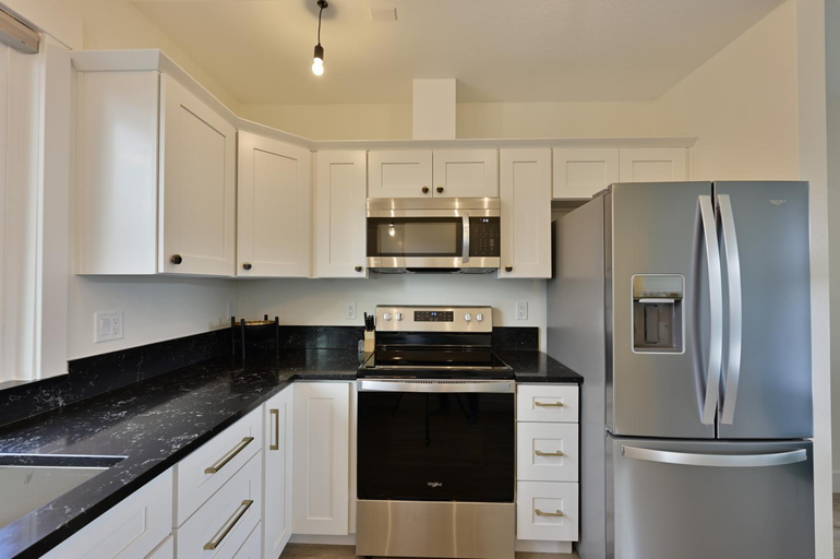 Others 5, Modern Upstairs Loft - Newly Renovated!, Marion