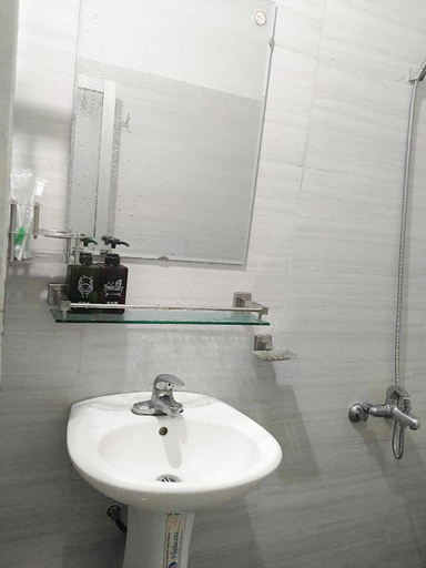 Bathroom 3, Nha Nghi Viet Khanh, Hạ Long