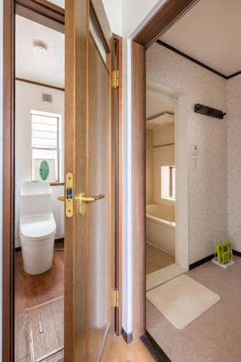 Bathroom 3, Dat's house, Kōtō