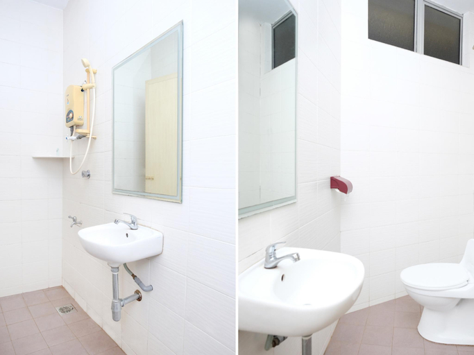 Bathroom 4, Grand City Hotel, Kuantan