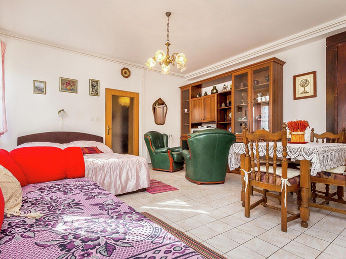 Others 3, Apartment in Liznjan With Pool and Terrace, Ližnjan