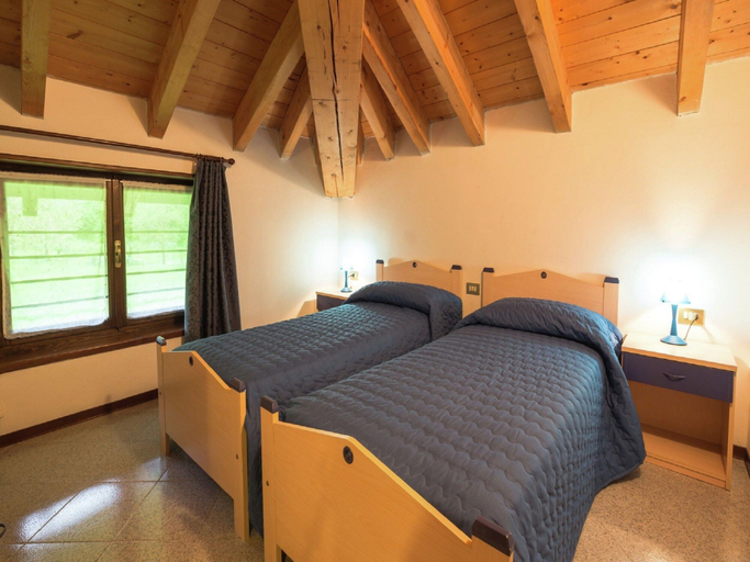 Room 5, Belvilla by OYO Lori Mansarda, Trento