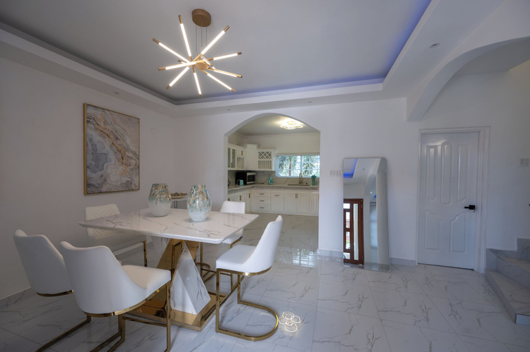 In-room dining, Tuscany Sun Villa at Legacy Townhouse