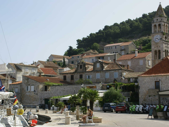 Others 5, Traditional House With two Apartments, Vis