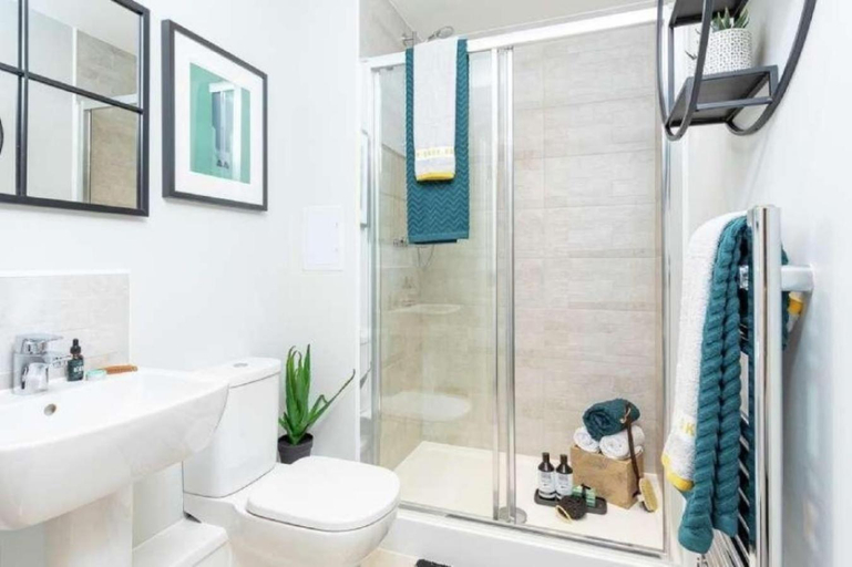 Bathroom 5, Newly Built Luxury 2 Bed Apartment!!!, London