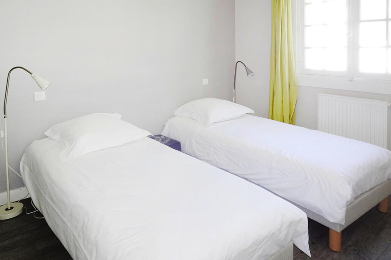 Bedroom 2, Holiday Home in Carnac Near Sandy Beach, Morbihan
