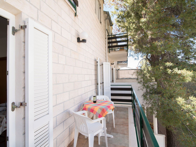 Dining 3, Apartments Pinija - Standard Two Bedroom Apartment With Terraces -, Supetar