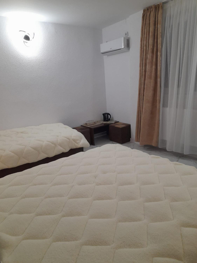 Others 4, Casa Darius,camere de inchiriat, Tuzla