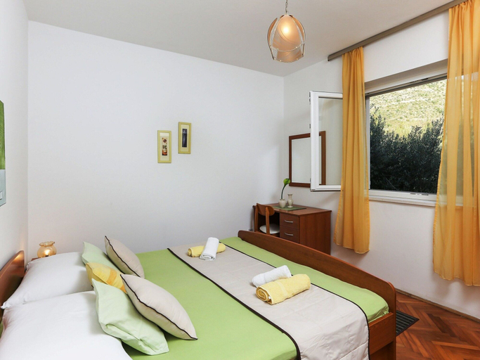 Room 5, Apartments Lina - Three Bedroom Apartment With Two Balconies and Sea View, Pojezerje