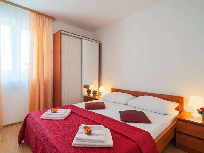 Room 3, Apartments Island Beat - Two Bedroom Apartment With Balcony, Supetar