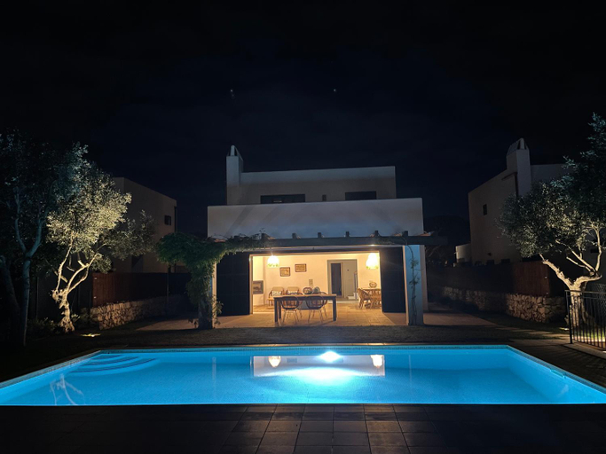 Sport & Beauty 2, Roures 13 Villa con piscina privada y AC, Baleares
