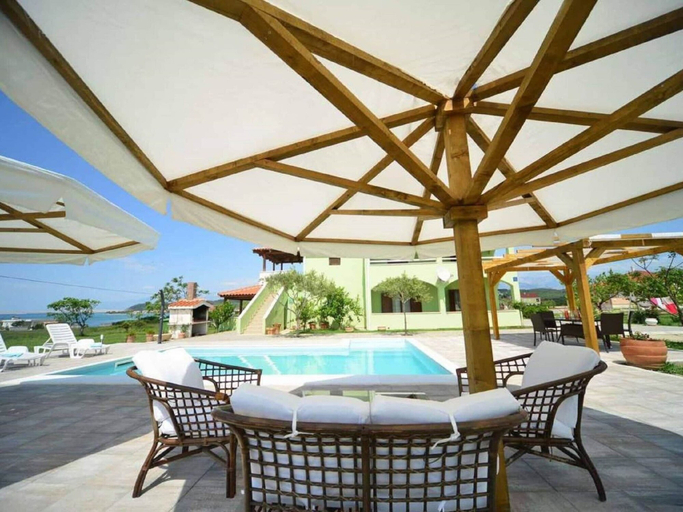 Others 2, Adorable apartment with swimming pool and terrace, Ražanac