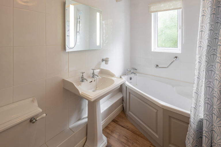Bathroom 4, Host Stay Castle Hill Cottage, Cumbria