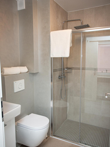 Bathroom 25