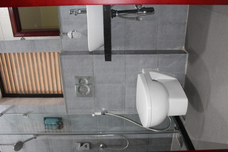 Bathroom 2, Ixoras Hotel, Kinshasa