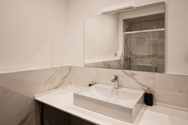 Bathroom 3, Le Due Piazze, Genova