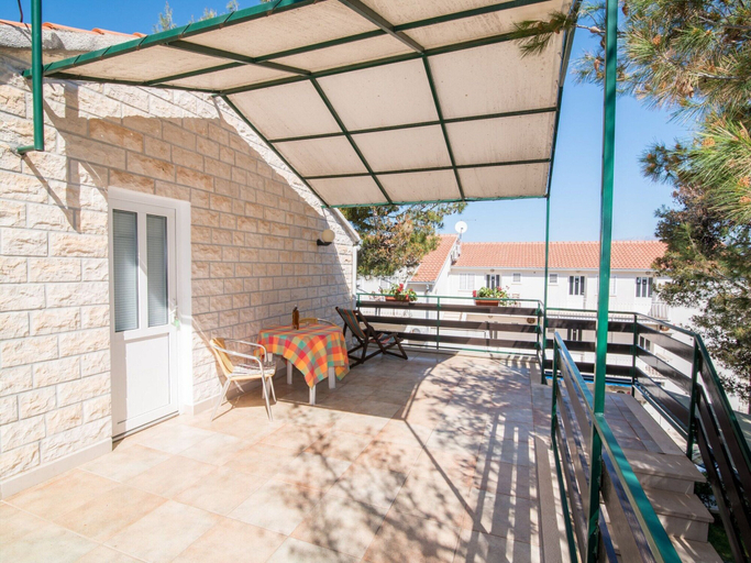 Dining 4, Apartments Pinija - Studio With Terrace -, Supetar