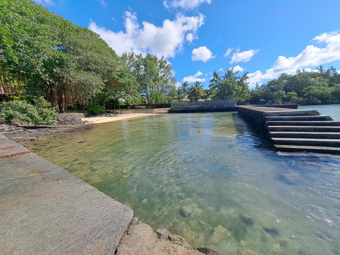 Exterior & Views 5, Serenity - Cheerful 2-Bedrooms Beachfront Villa., Flacq