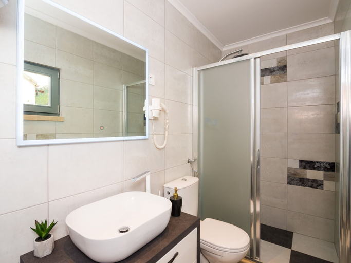 Bathroom 4, Villa Nives - Three-bedroom Villa With Terrace and Sea View, Ston